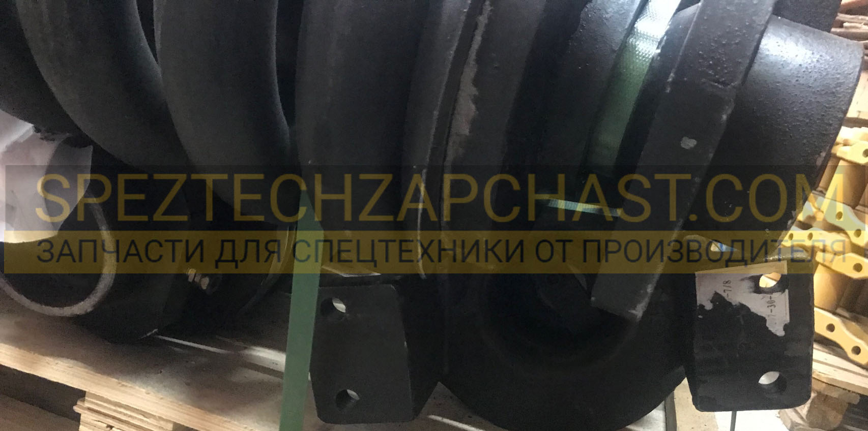 Натяжитель Komatsu PC200-7/PC220-7 KM1556A