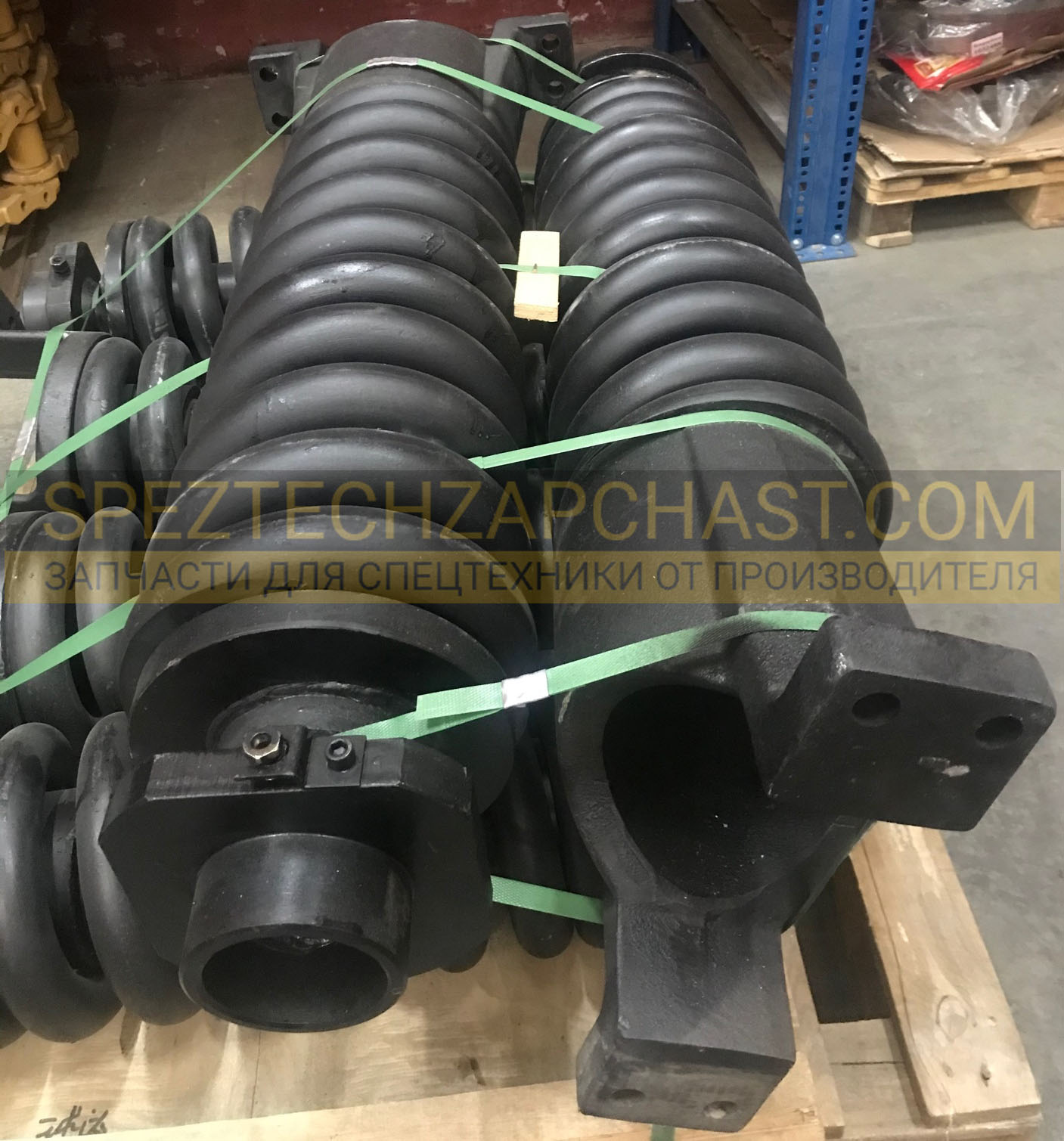 Натяжитель Komatsu PC200-7/PC220-7 KM1556A